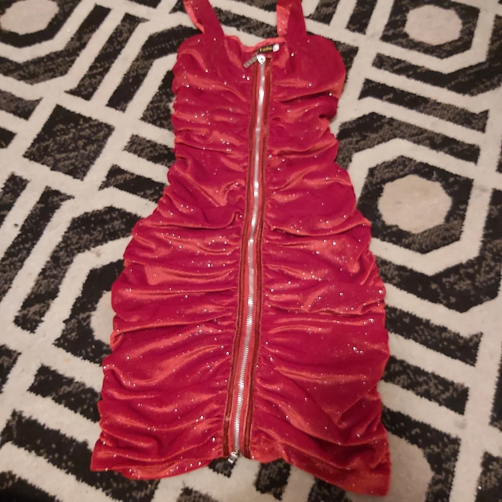 Dress. - Picture 1 of 3